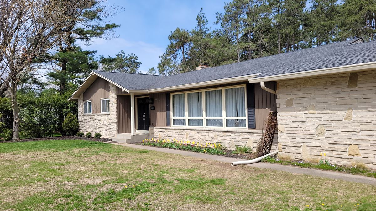 Mastic Quest Premium Vinyl Siding Installation in Plover, WI